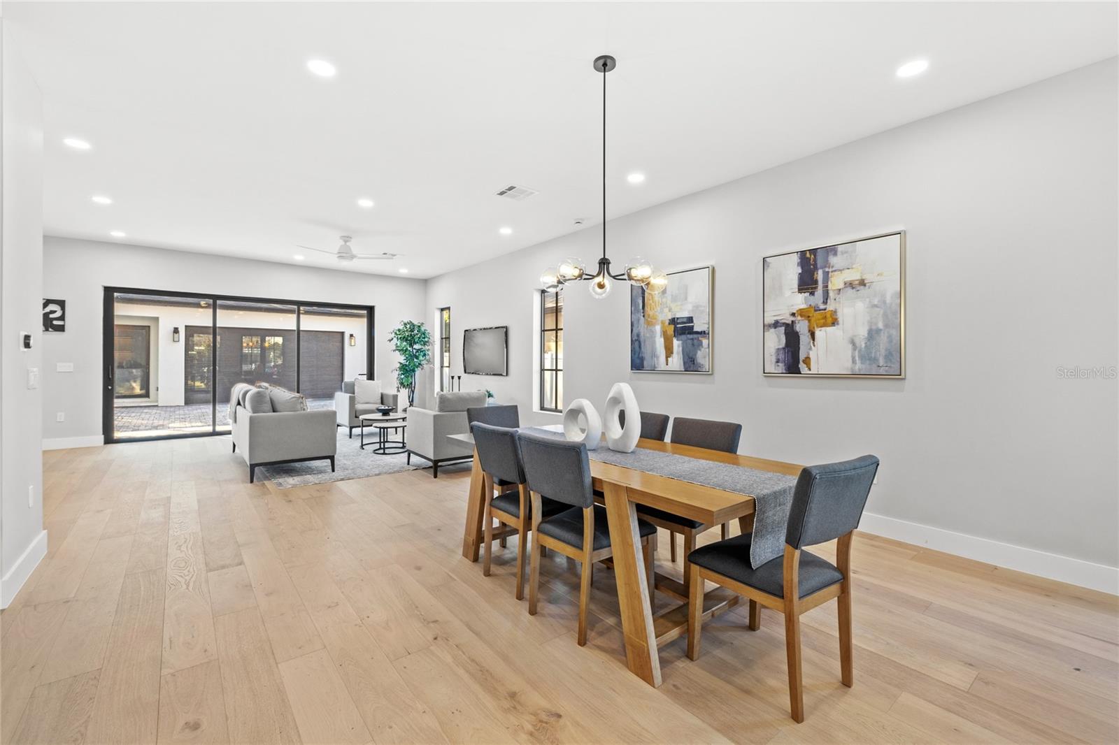 DOMAIN/CLOUSERS - Residential