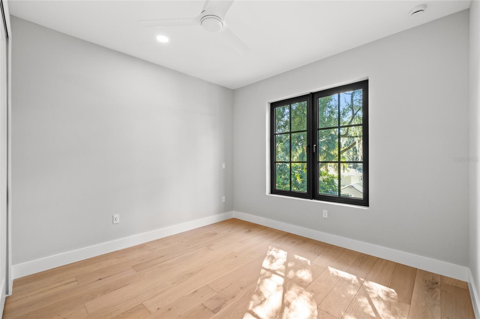 DOMAIN/CLOUSERS - Residential