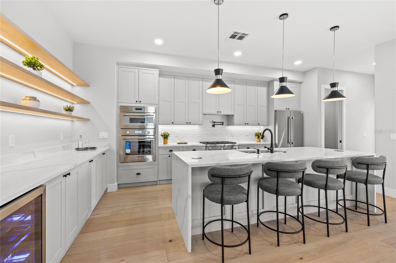 DOMAIN/CLOUSERS - Residential