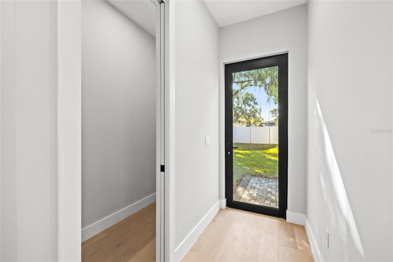 DOMAIN/CLOUSERS - Residential