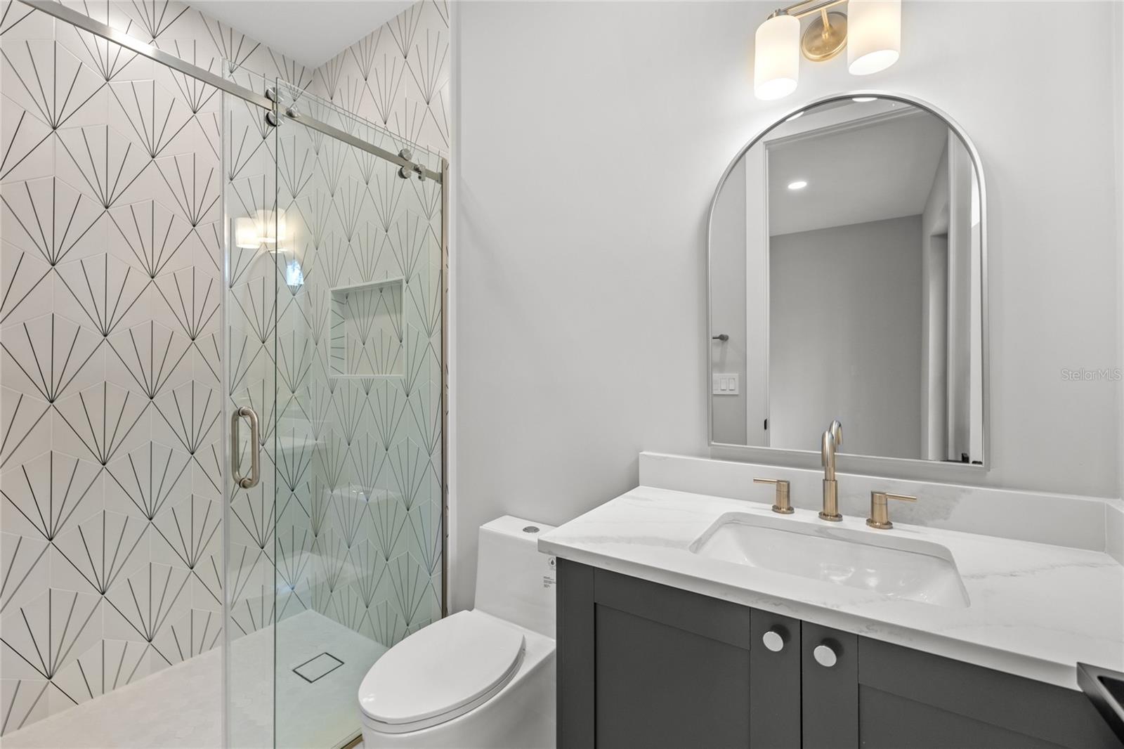 DOMAIN/CLOUSERS - Residential