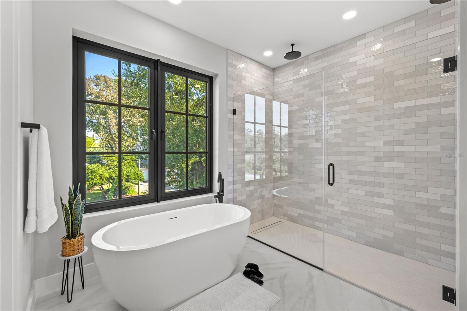 DOMAIN/CLOUSERS - Residential