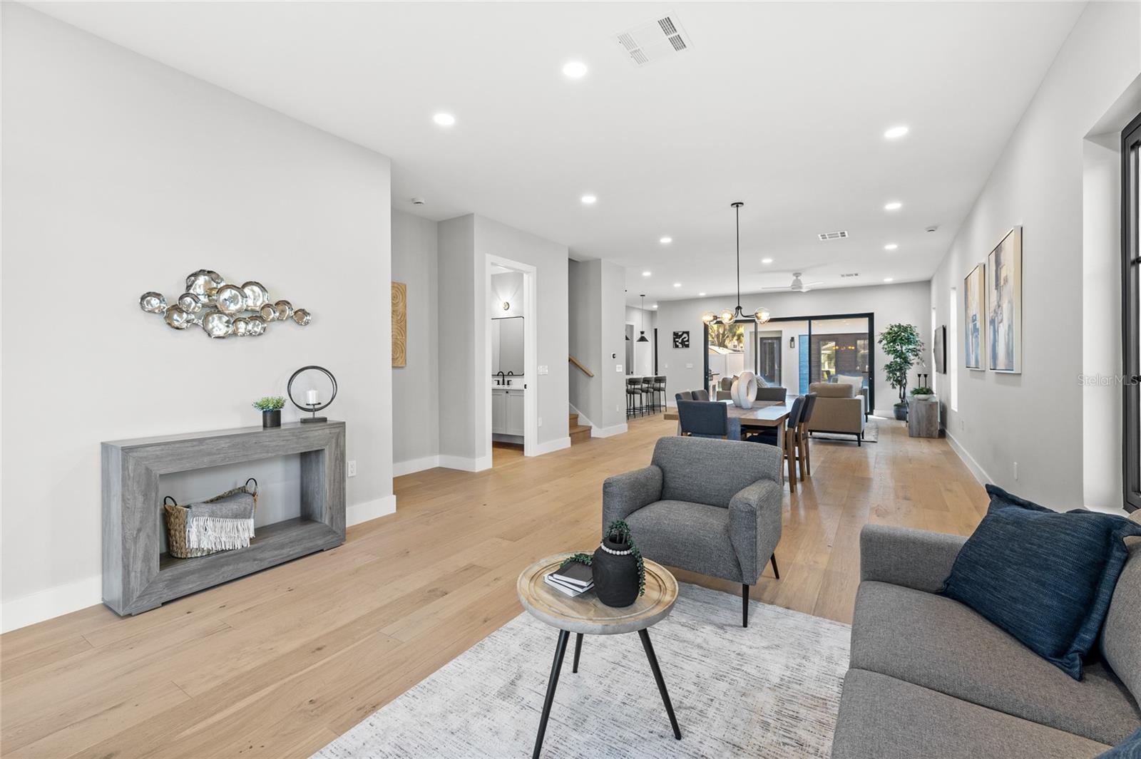 DOMAIN/CLOUSERS - Residential