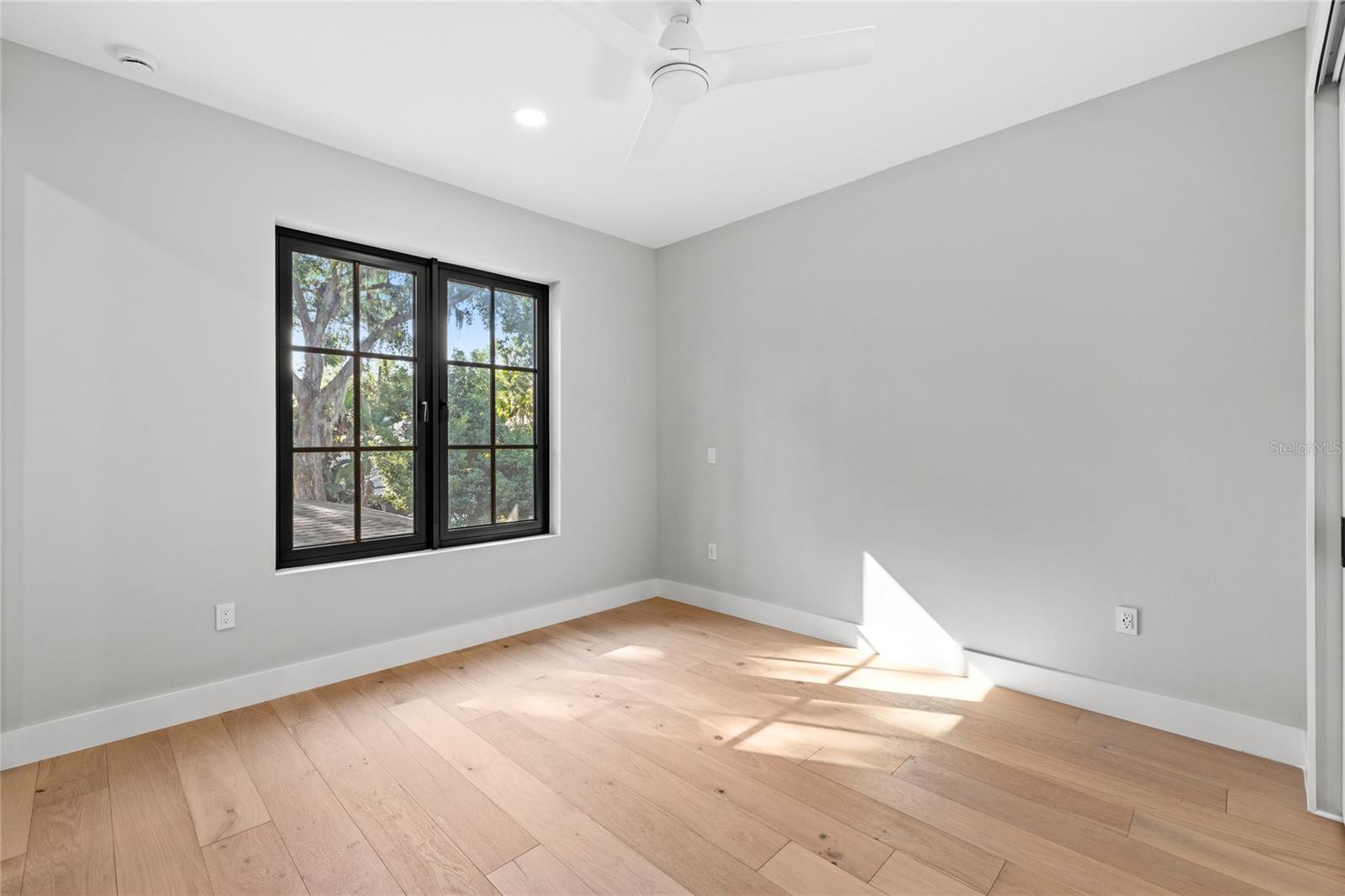 DOMAIN/CLOUSERS - Residential