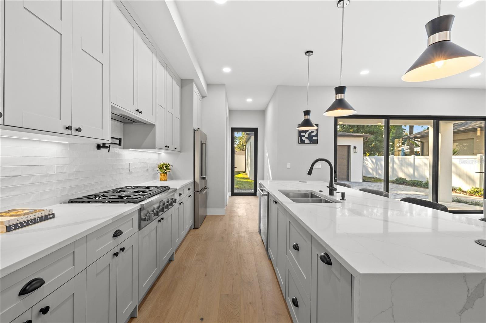 DOMAIN/CLOUSERS - Residential