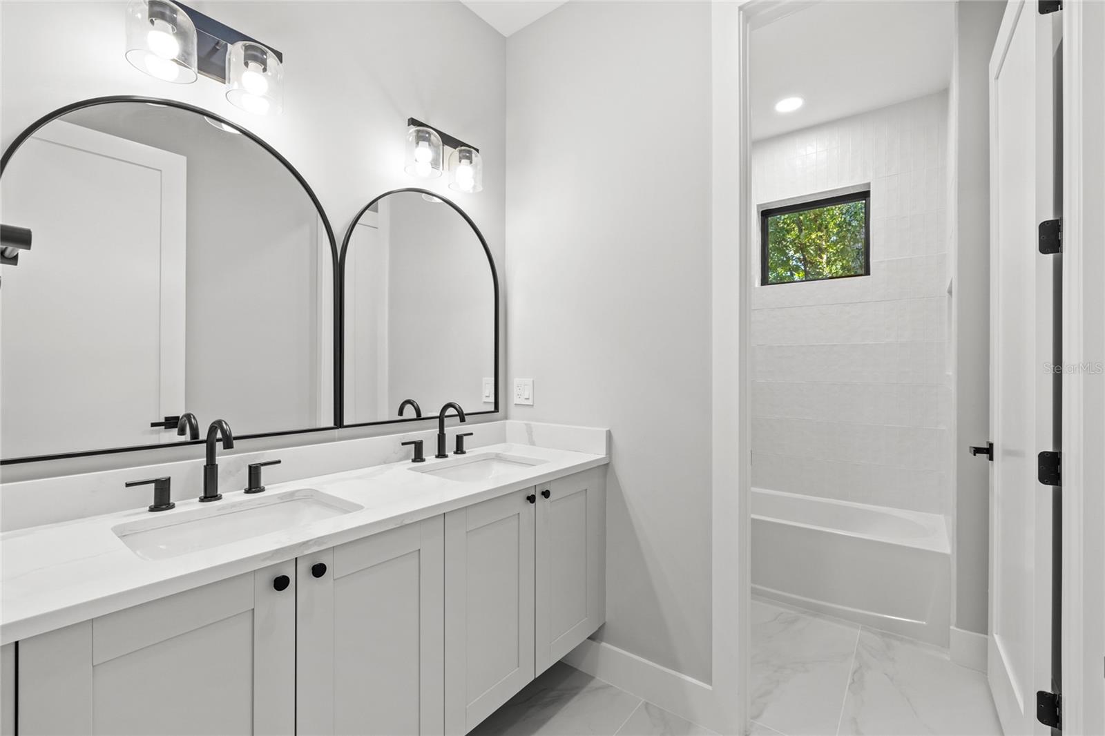 DOMAIN/CLOUSERS - Residential