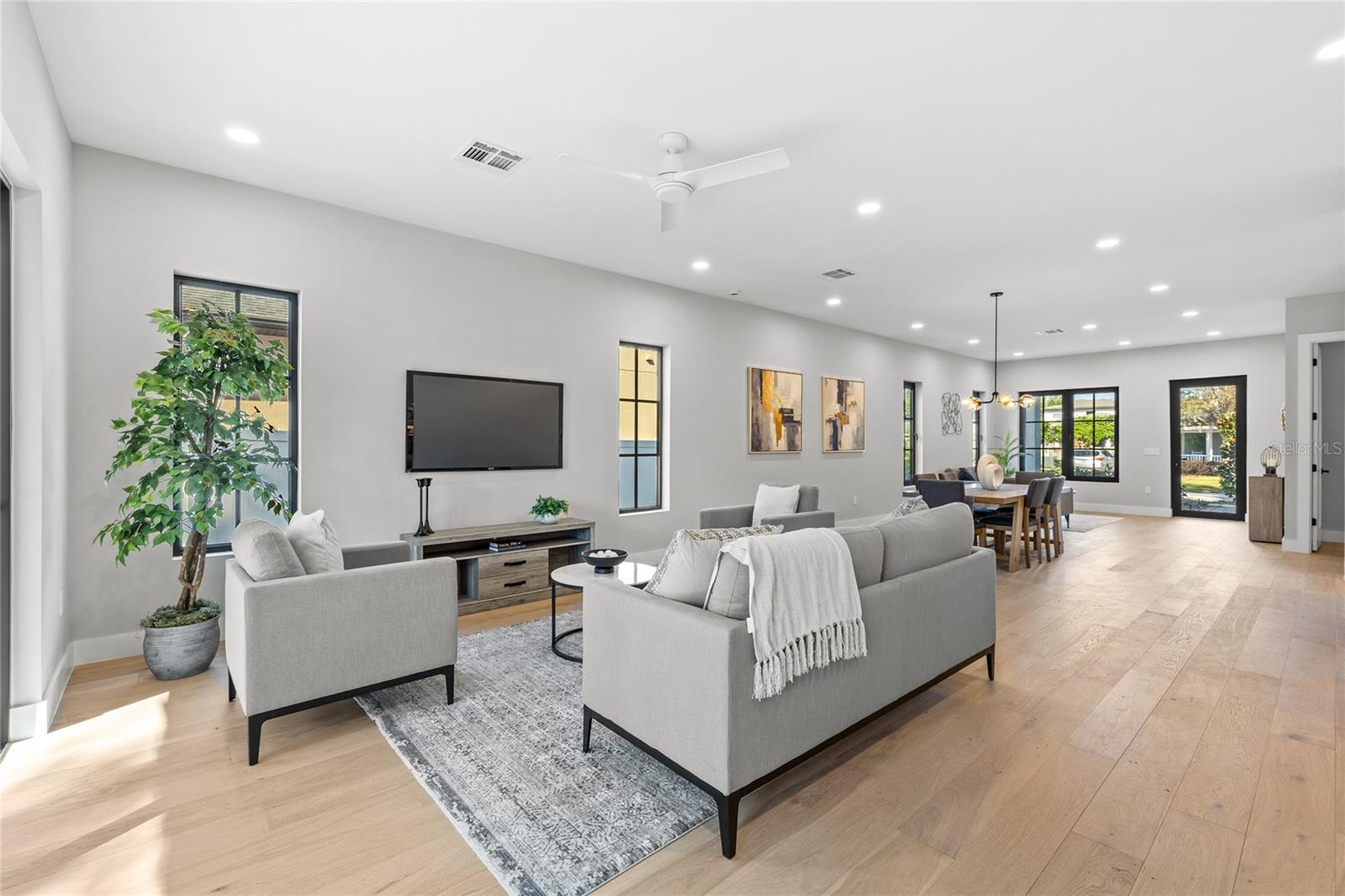 DOMAIN/CLOUSERS - Residential