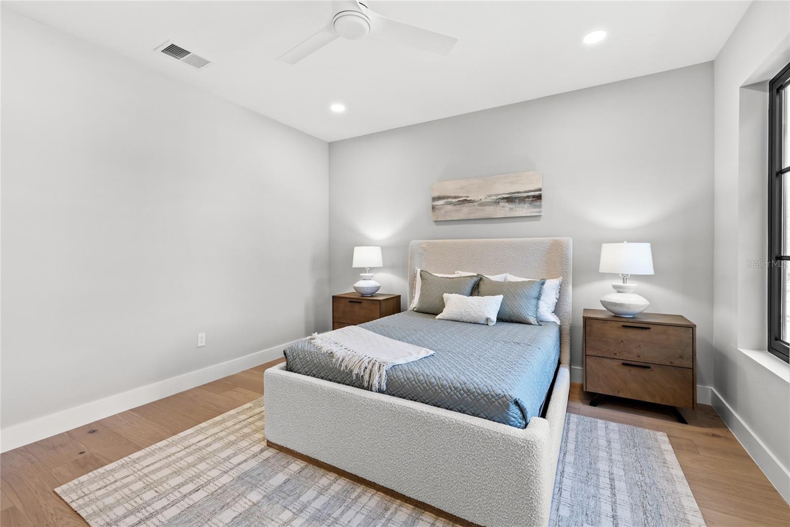 DOMAIN/CLOUSERS - Residential