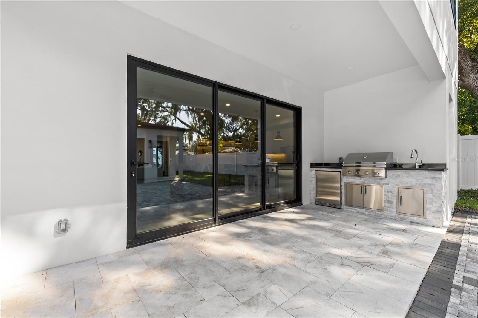 DOMAIN/CLOUSERS - Residential