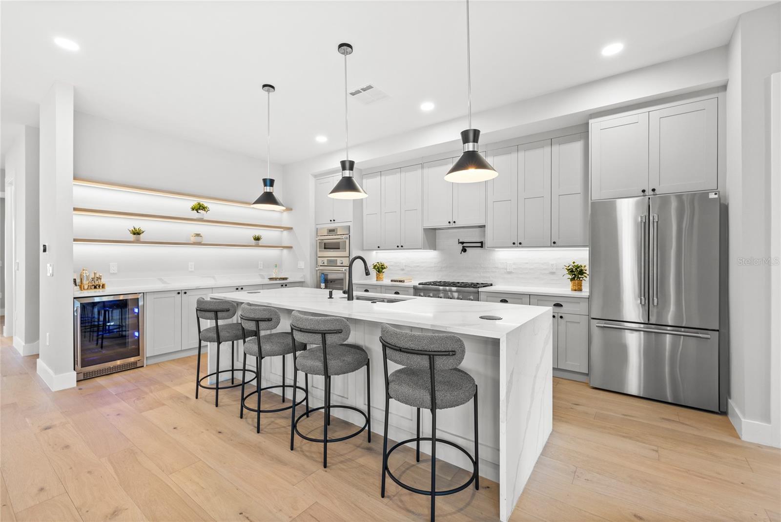 DOMAIN/CLOUSERS - Residential