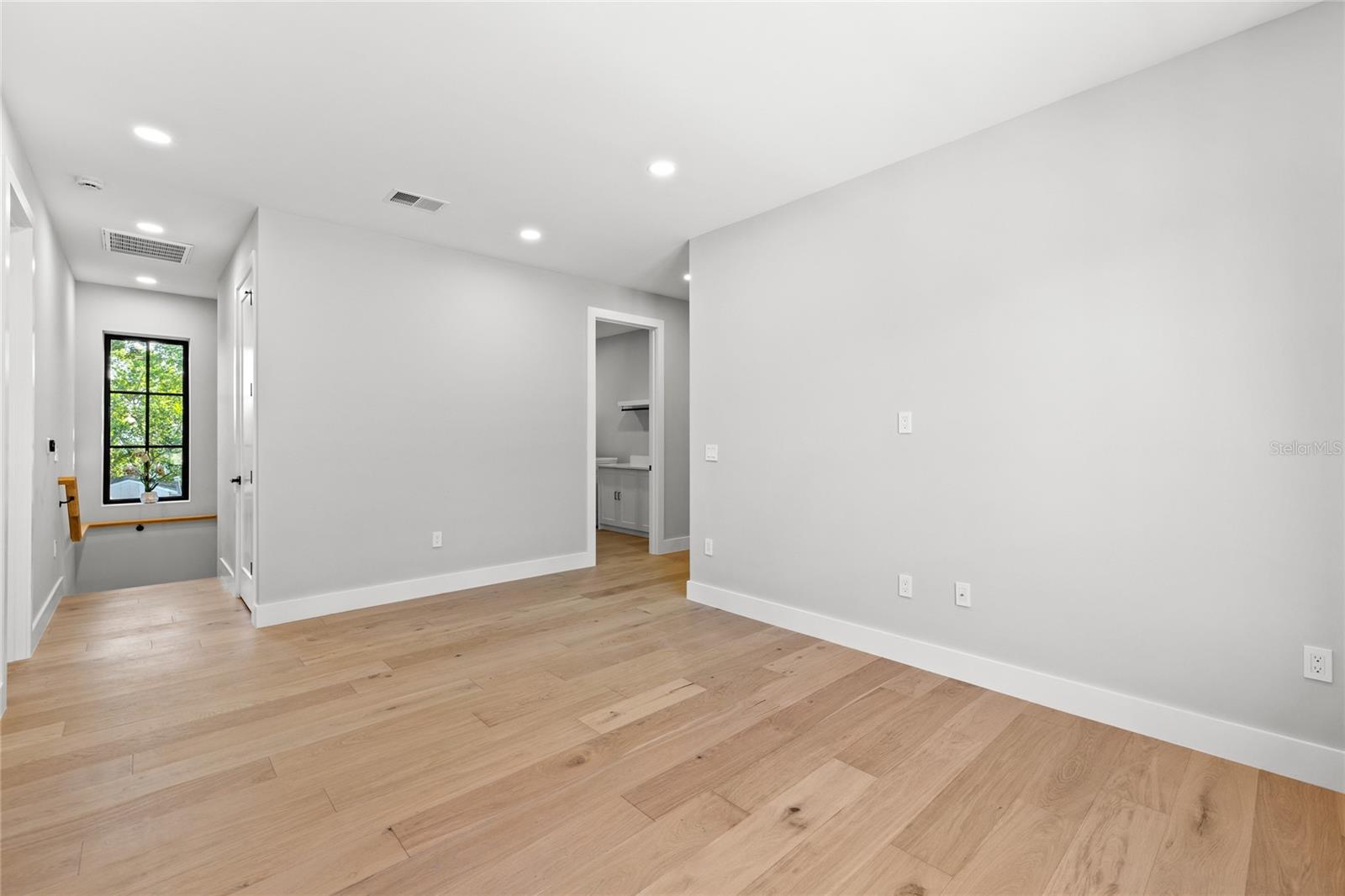 DOMAIN/CLOUSERS - Residential