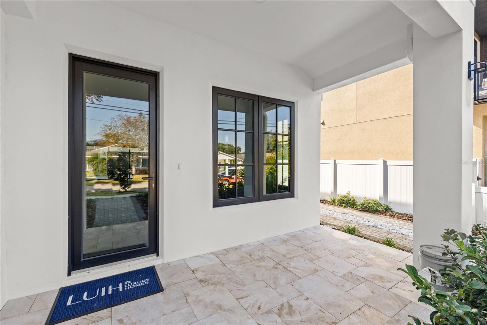 DOMAIN/CLOUSERS - Residential