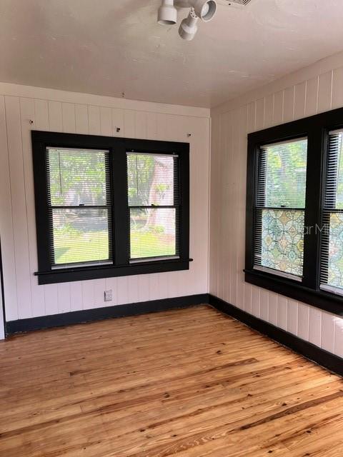 LYNWOOD PARK - Commercial Lease