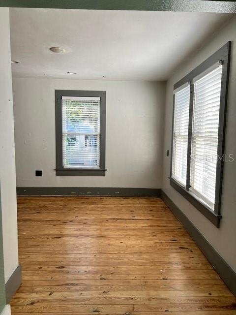 LYNWOOD PARK - Commercial Lease