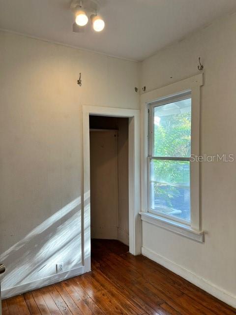 LYNWOOD PARK - Commercial Lease