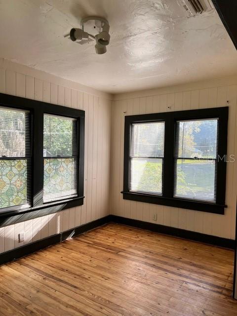 LYNWOOD PARK - Commercial Lease
