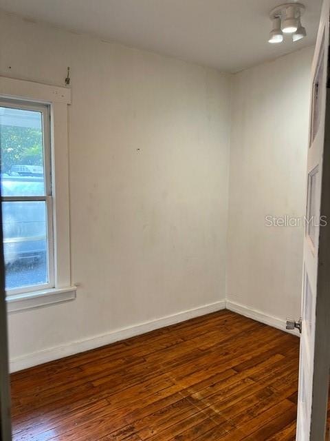 LYNWOOD PARK - Commercial Lease
