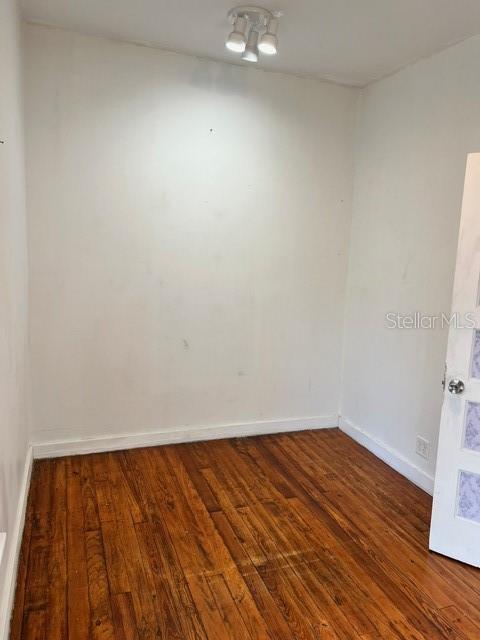 LYNWOOD PARK - Commercial Lease