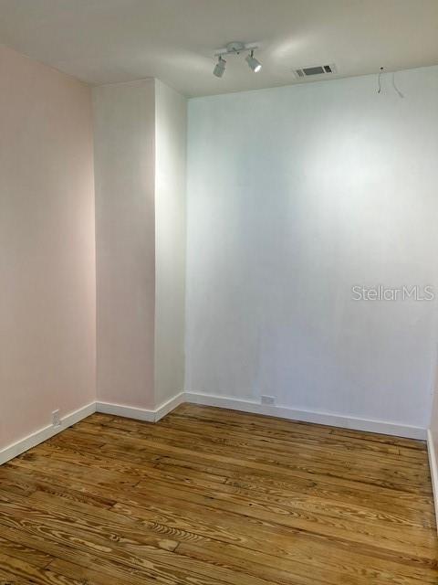 LYNWOOD PARK - Commercial Lease