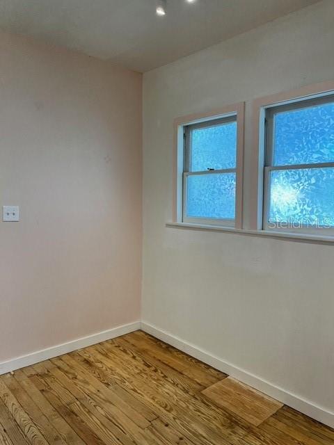 LYNWOOD PARK - Commercial Lease