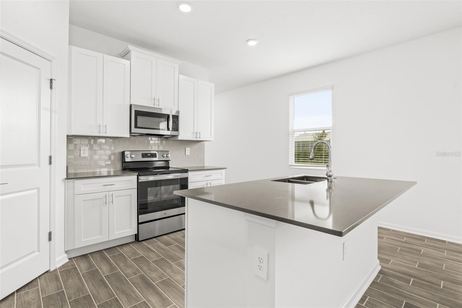 WATERSIDE/JOHNS LAKE PH 2C - Residential Lease