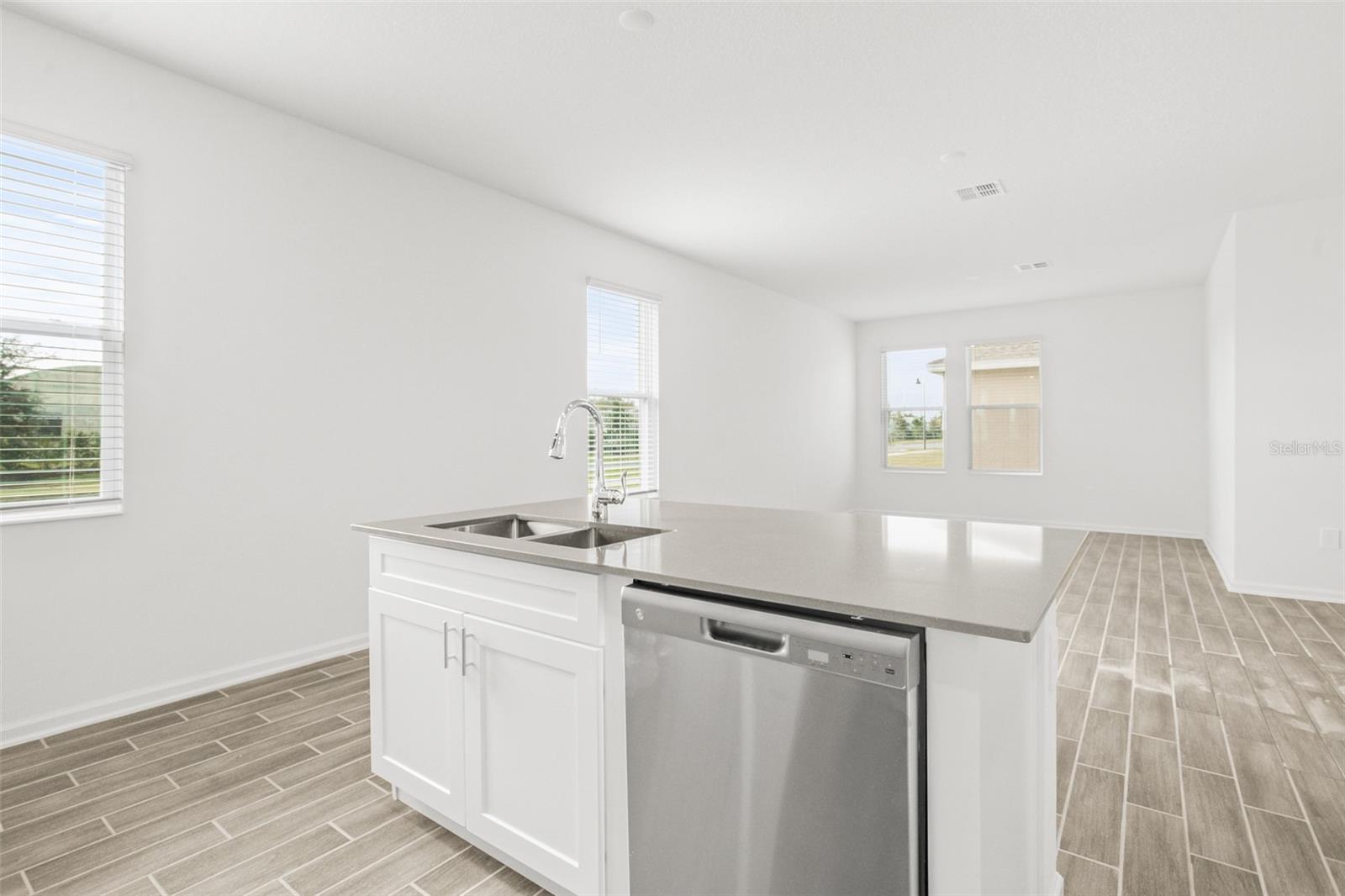 WATERSIDE/JOHNS LAKE PH 2C - Residential Lease