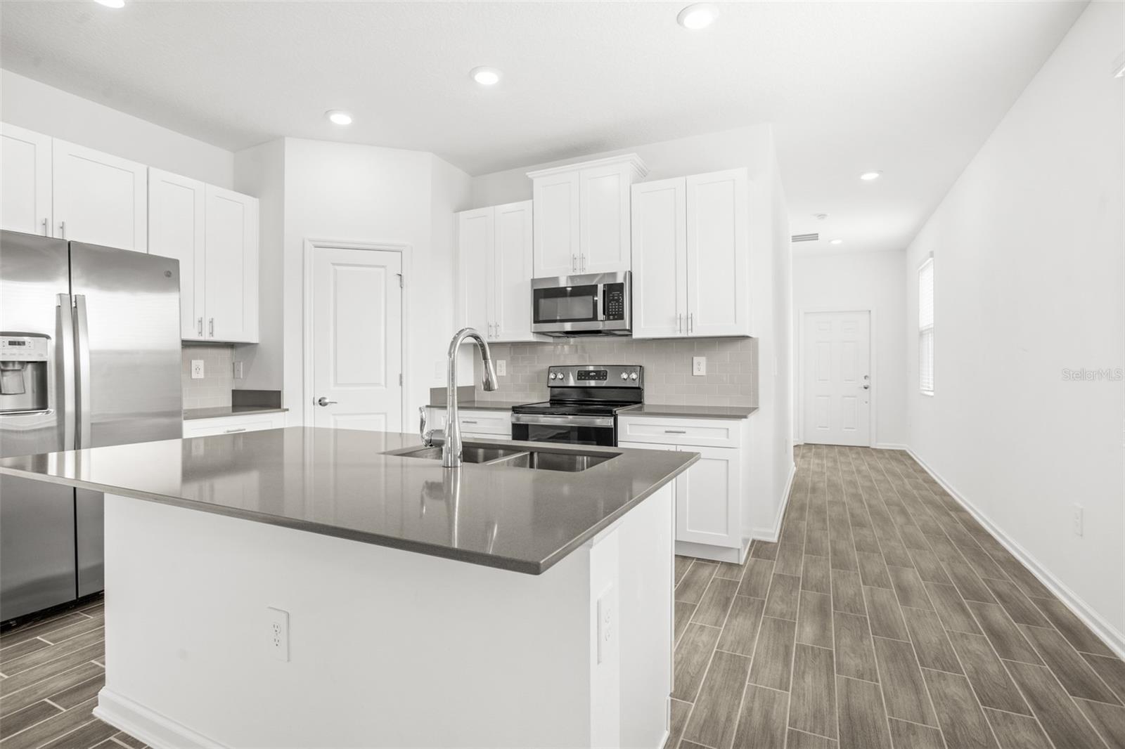 WATERSIDE/JOHNS LAKE PH 2C - Residential Lease