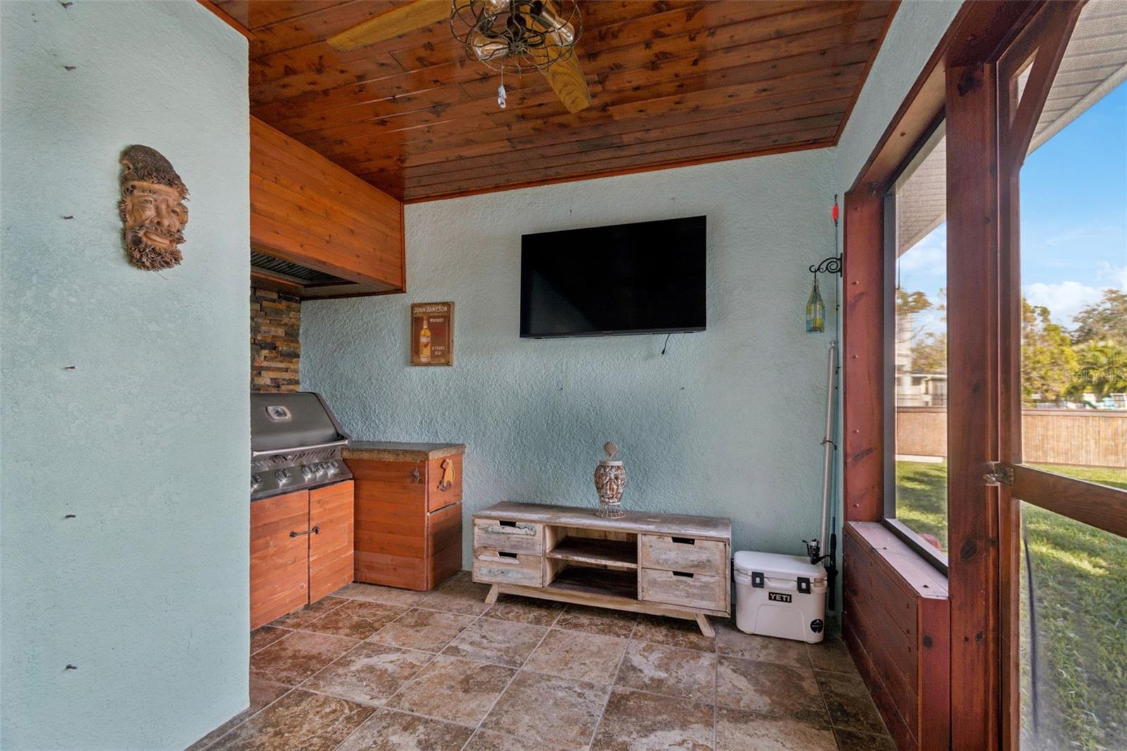 SUN-LIT SHORES - Residential Lease