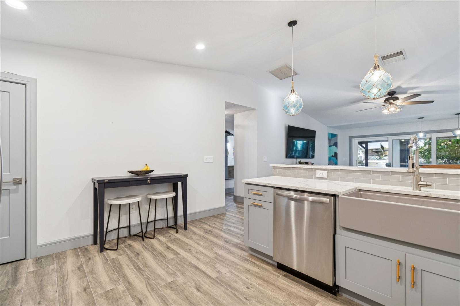 SUN-LIT SHORES - Residential Lease