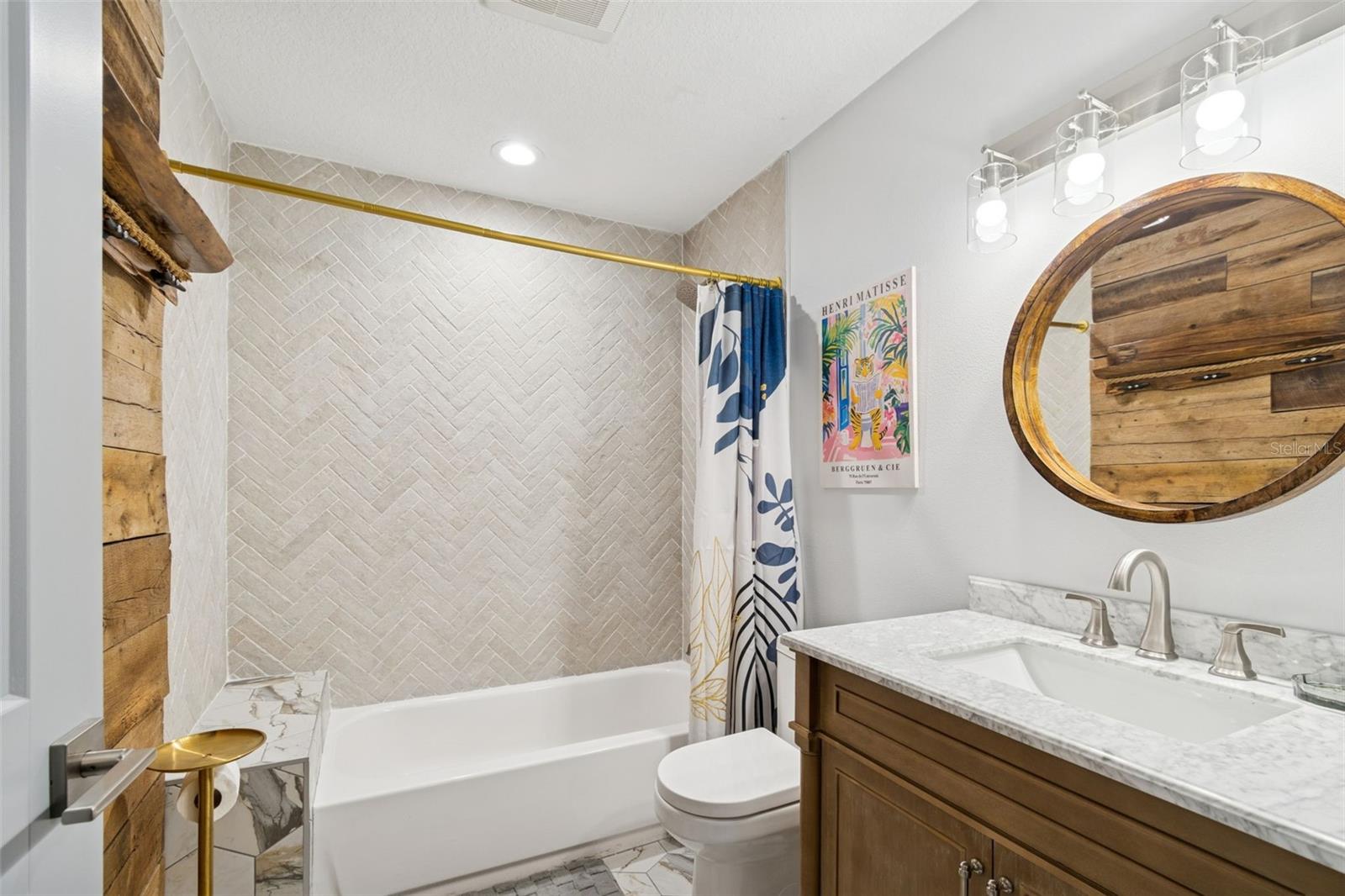 SUN-LIT SHORES - Residential Lease