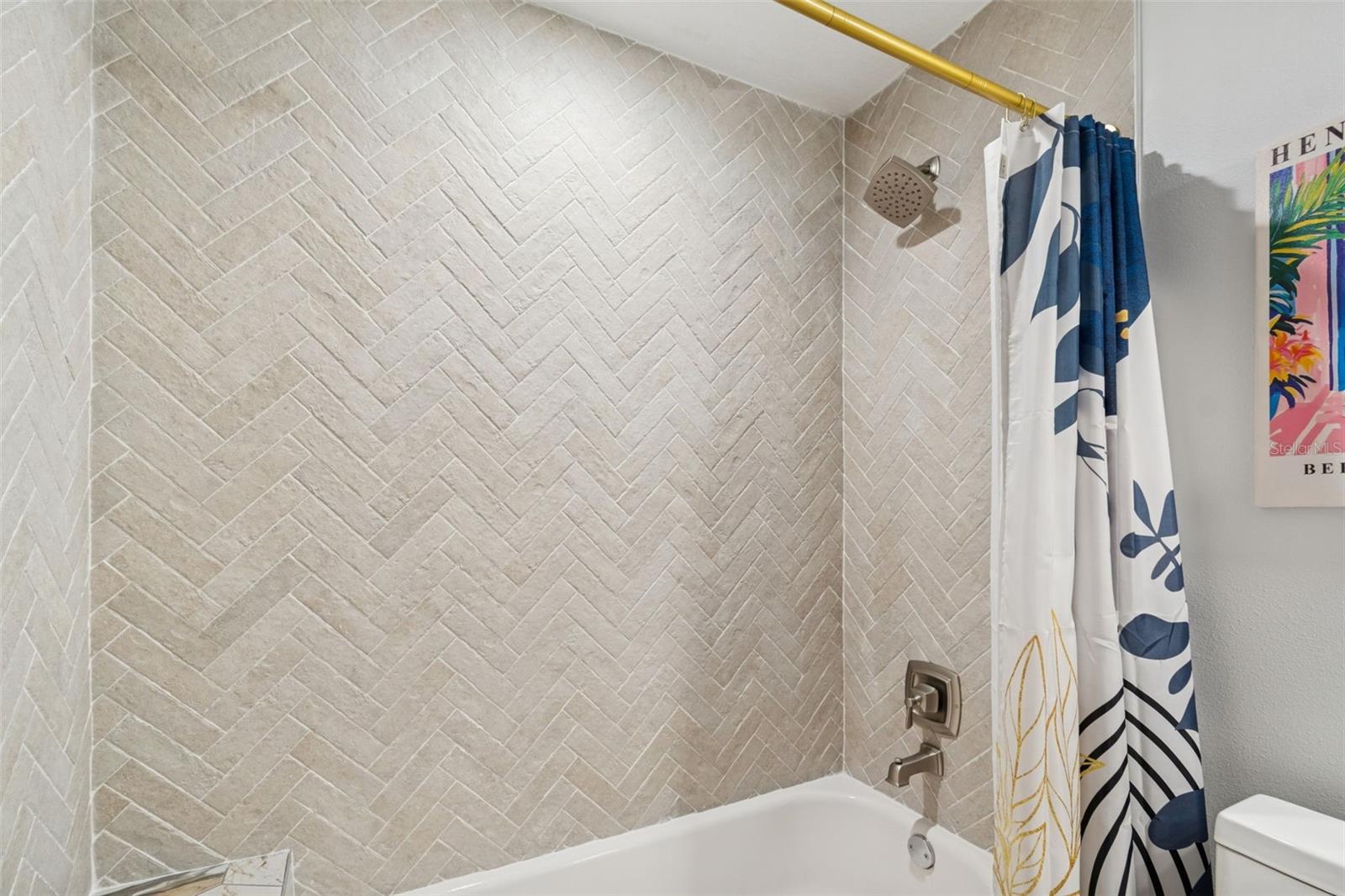 SUN-LIT SHORES - Residential Lease