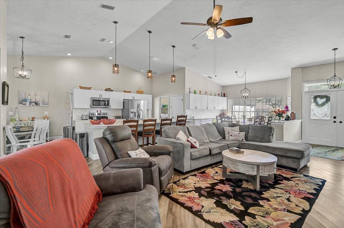 THE HIGHLANDS - Residential