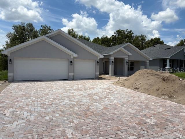 Under Construction. NEW CONSTRUCTION - WELCOME TO THE EXQUISITE GOLFING COMMUNITY OF JULIETTE FALLS LOCATED OFF WEST HIGHWAY 40 IN DUNNELLON. JULIETTE FALLS HAS BEEN CONSISTENTLY RANKED IN THE TOP 10 PUBLIC GOLF COURSES IN THE STATE OF FLORIDA. A RECENT ARTICLE IN GOLF COAST MAGAZINE IS QUOTED CALLING JULIETTE FALLS “A GREAT PLACE TO GOLF, A BETTER PLACE TO LIVE.” ENJOY DINING AT THE CLUBHOUSE WITH DAILY MENU SPECIALS. MEMBERSHIP NOT REQUIRED TO ENJOY THE CLUBHOUSE/RESTAURANT
NEW CONSTRUCTION: THIS 4/3/3 SPLIT FLOOR PLAN IS A REAL CROWD PLEASER. IN ADDITION TO THE 4 BEDROOMS, THIS HOME HAS AN ADDITIONAL LIVING ROOM WHICH IS PERFECT FOR A PLAY ROOM, MAN CAVE OR OFFICE. LARGE 3 CAR GARAGE IS PERFECT FOR THE EXTRA TOYS. MASTER BEDROOM AND GUEST BATH BOTH LEAD OUT TO THE LARGE COVERED LANAI WHICH IS PERFECT FOR OUTDOOR ACTIVITIES. THIS HOME HAS MANY TASTEFUL UPGRADES INCLUDING, TRAY CEILING IN MASTER BED, TILE WALK IN SHOWER IN MASTER BATH, UPGRADED SHAKER CABINETRY WITH STAINLESS PULL BARS, GRANITE COUNTERS THROUGHOUT, STAINLESS APPLIANCE PACKAGE, PLANK WOOD LOOKING TILE IN MAIN LIVING AREAS AND BLINDS IN ALL REAR DOORS TO NAME A FEW. . ALL THIS AND A 10 YEAR LIMITED BUILDER WARRANTY. CLOSING COSTS PAID WITH APPROVED LENDER. ESTIMATED COMPLETION DATE SEPTEMBER 2025. PRICES SUBJECT TO CHANGE WITHOUT NOTICE.