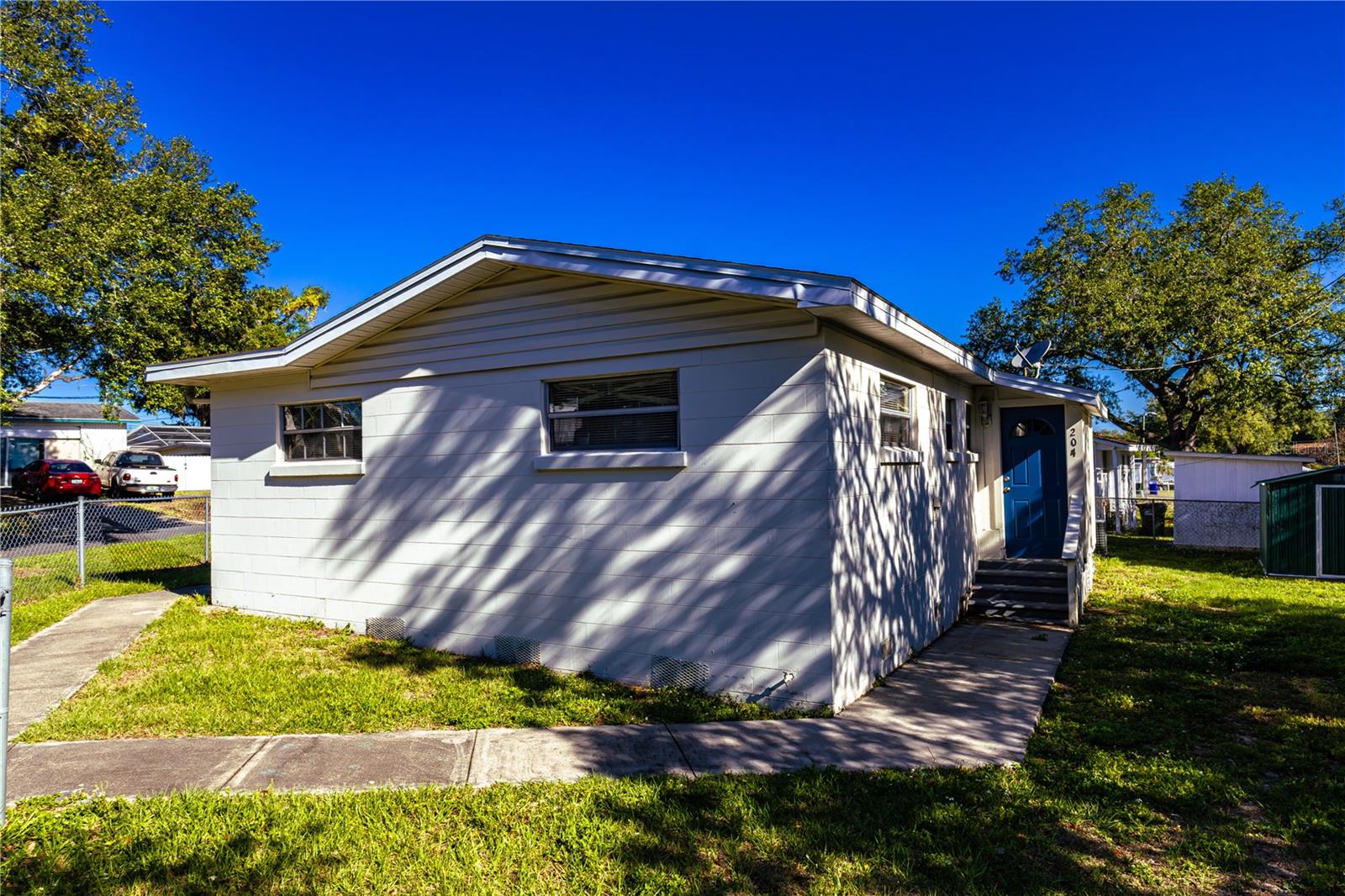 202 - 204 ORANGEVIEW LANE