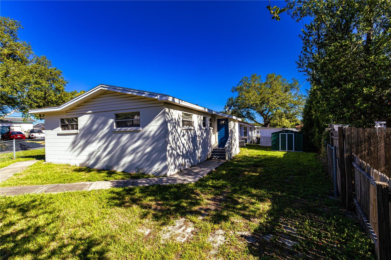 202 - 204 ORANGEVIEW LANE