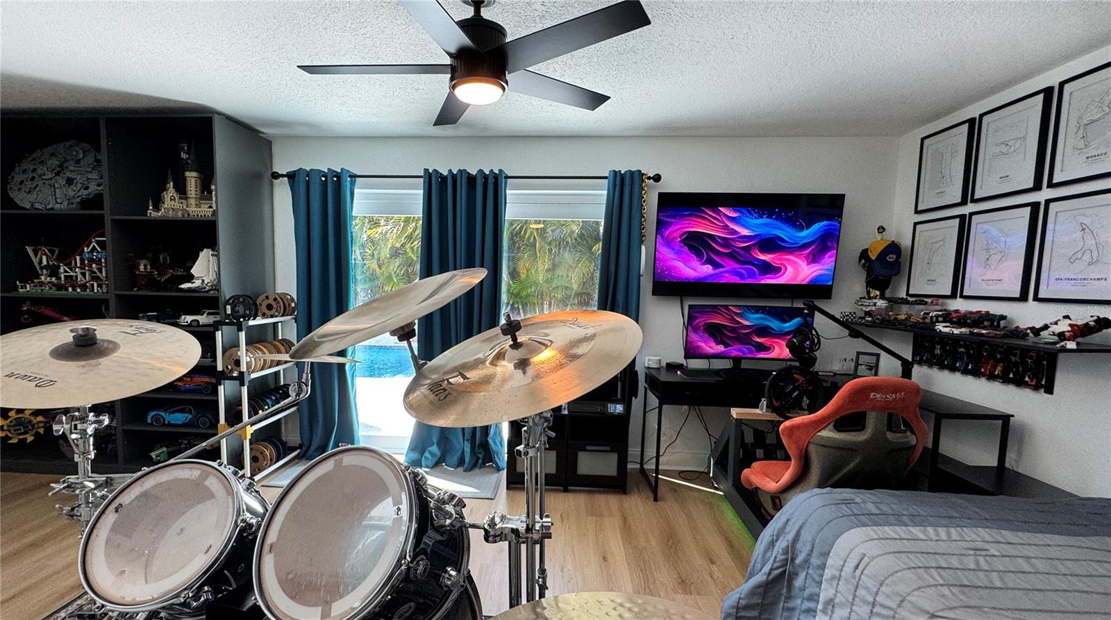 OVERLOOK DRIVE ESTATE - Residential