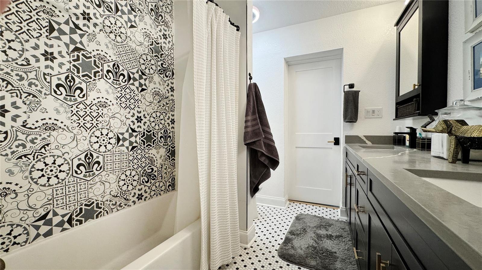 OVERLOOK DRIVE ESTATE - Residential