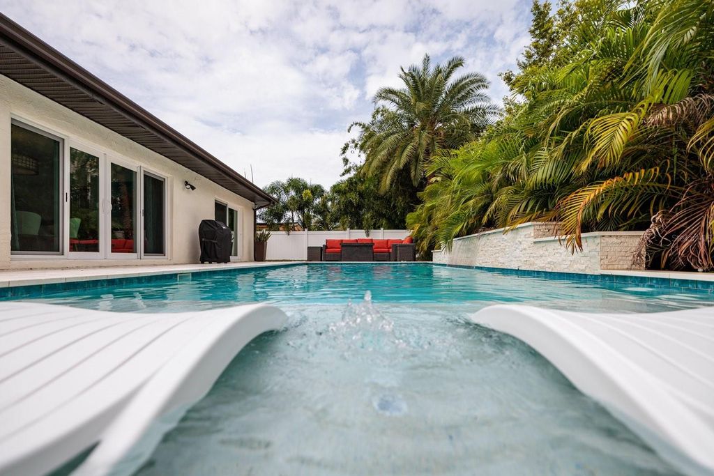 Photo of 4626 Bayshore Boulevard NE, St Petersburg, FL 33703 (MLS # TB8496589)