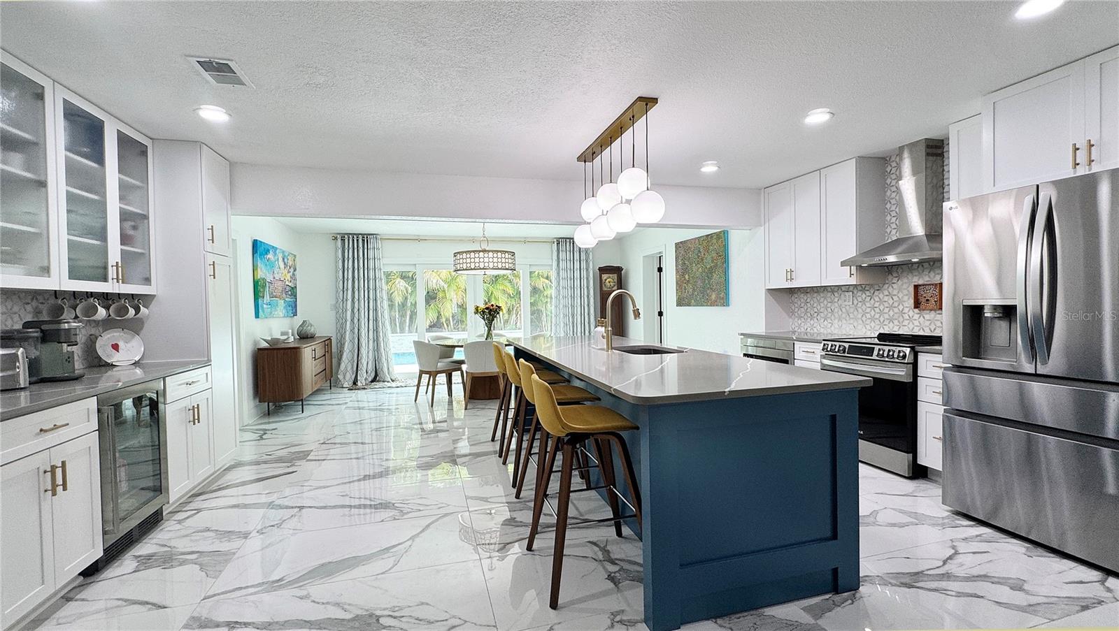 OVERLOOK DRIVE ESTATE - Residential