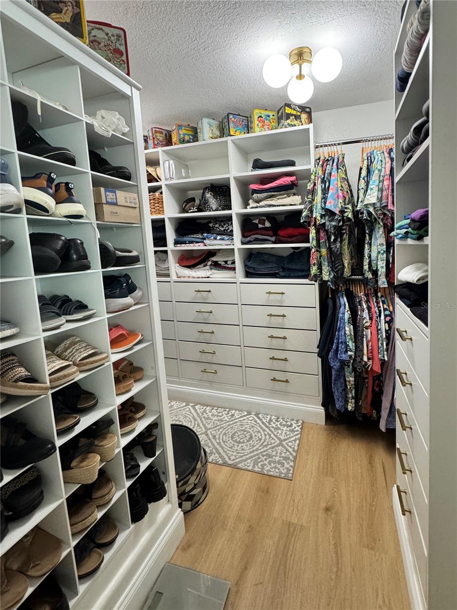 OVERLOOK DRIVE ESTATE - Residential