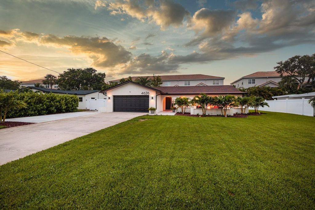 Photo of 4626 Bayshore Boulevard NE, St Petersburg, FL 33703 (MLS # TB8496589)