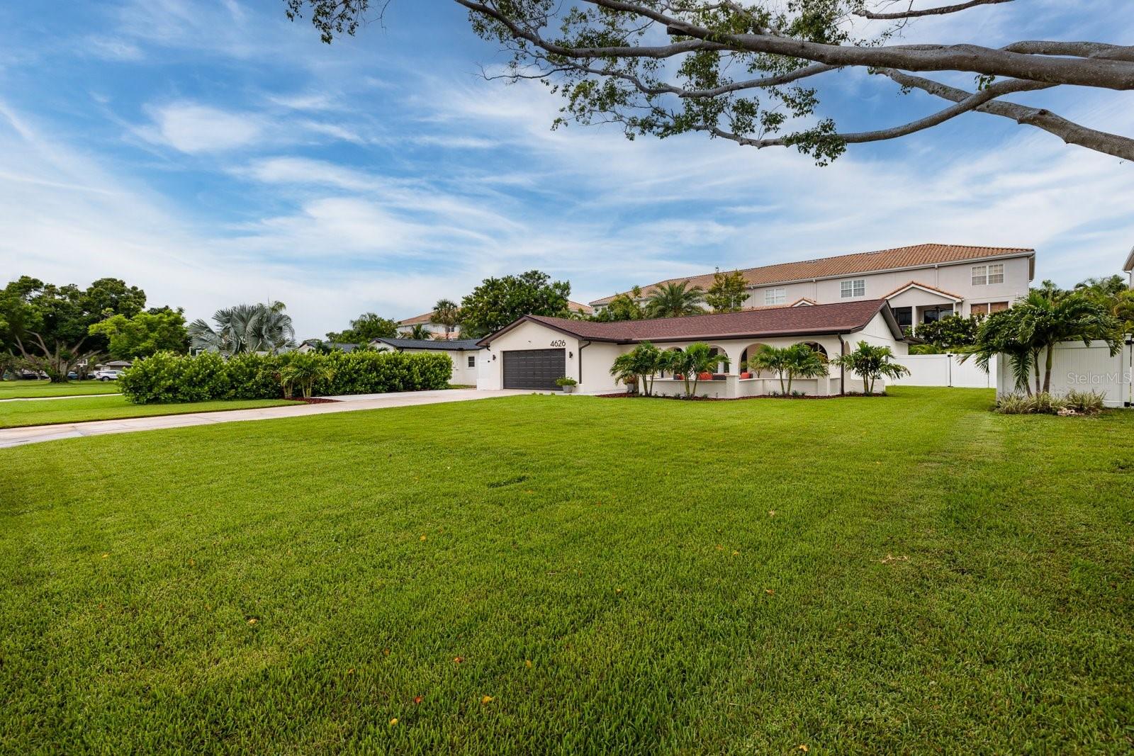 OVERLOOK DRIVE ESTATE - Residential