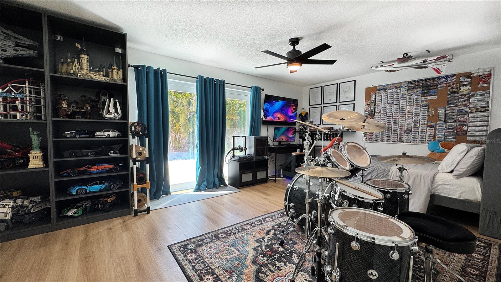 OVERLOOK DRIVE ESTATE - Residential