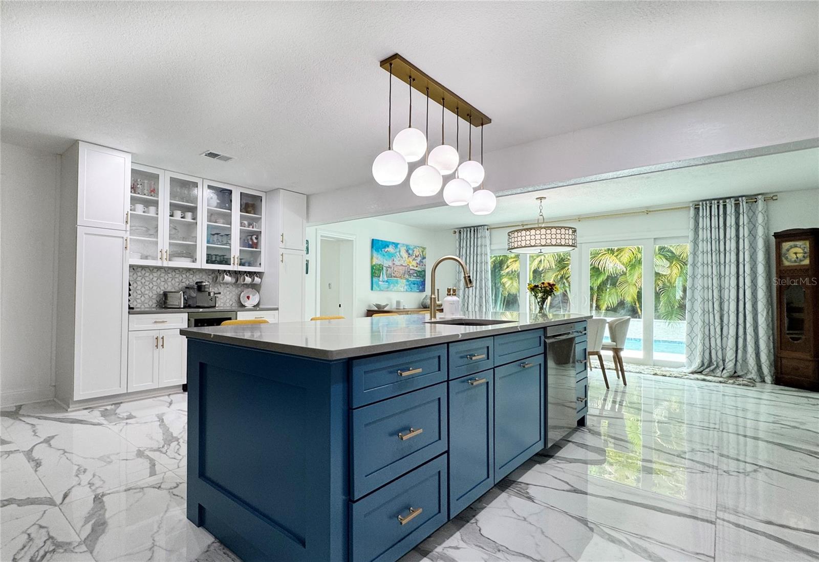 OVERLOOK DRIVE ESTATE - Residential