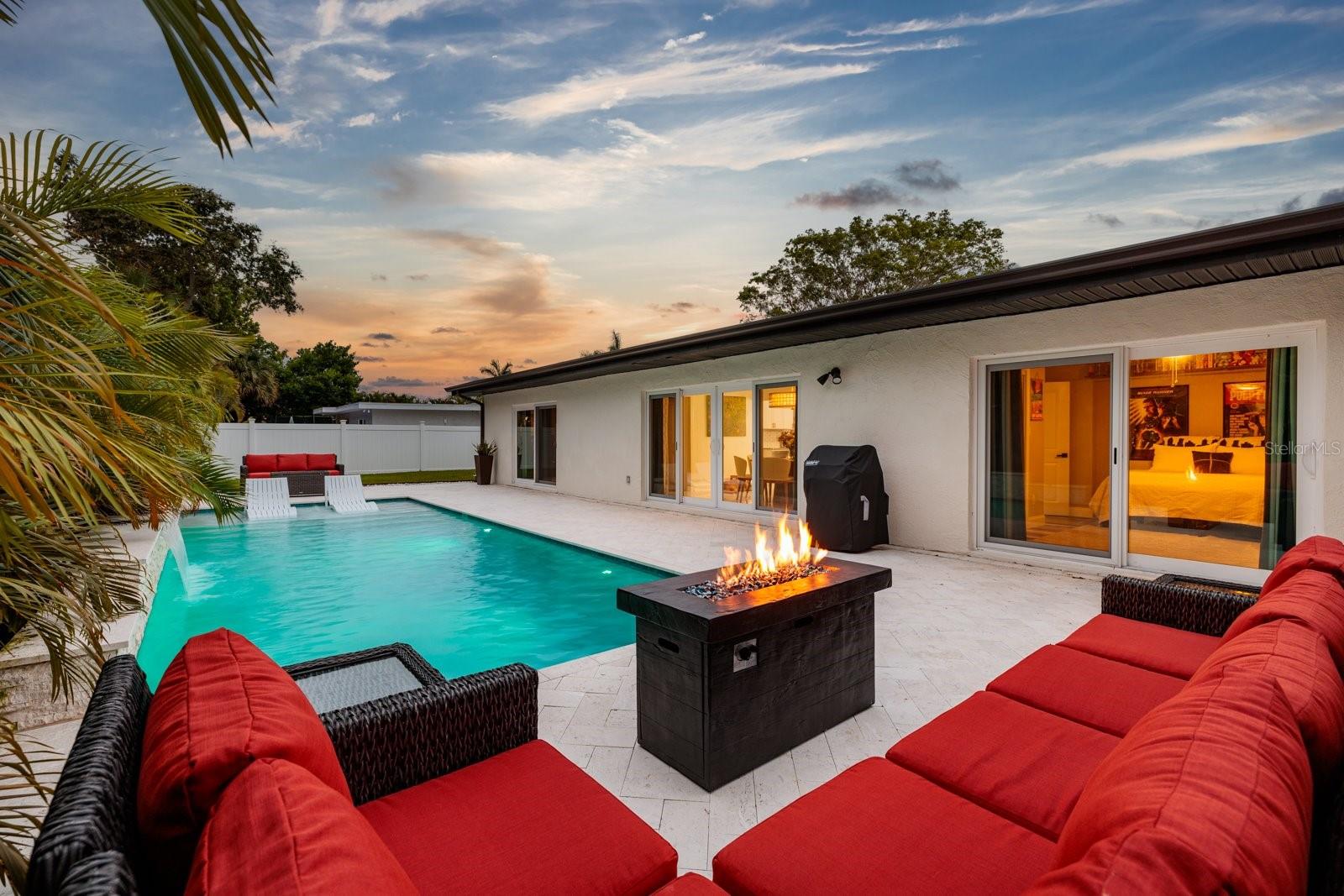 OVERLOOK DRIVE ESTATE - Residential