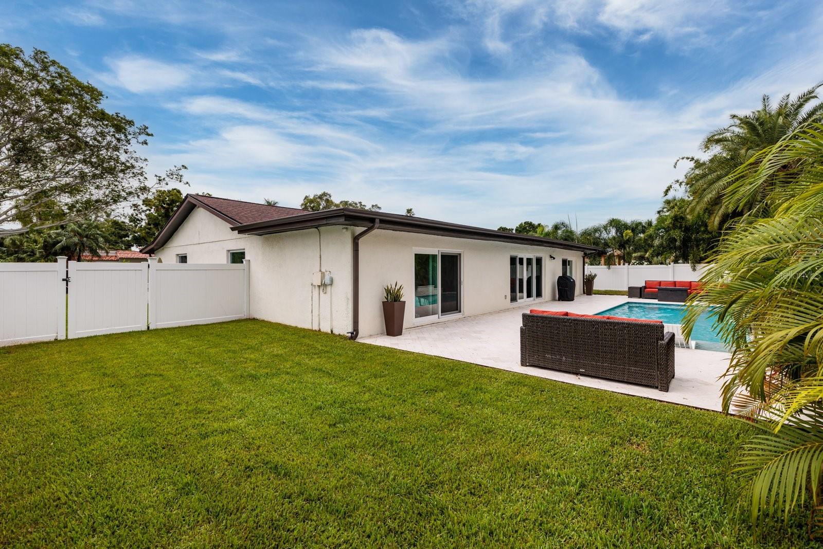 OVERLOOK DRIVE ESTATE - Residential