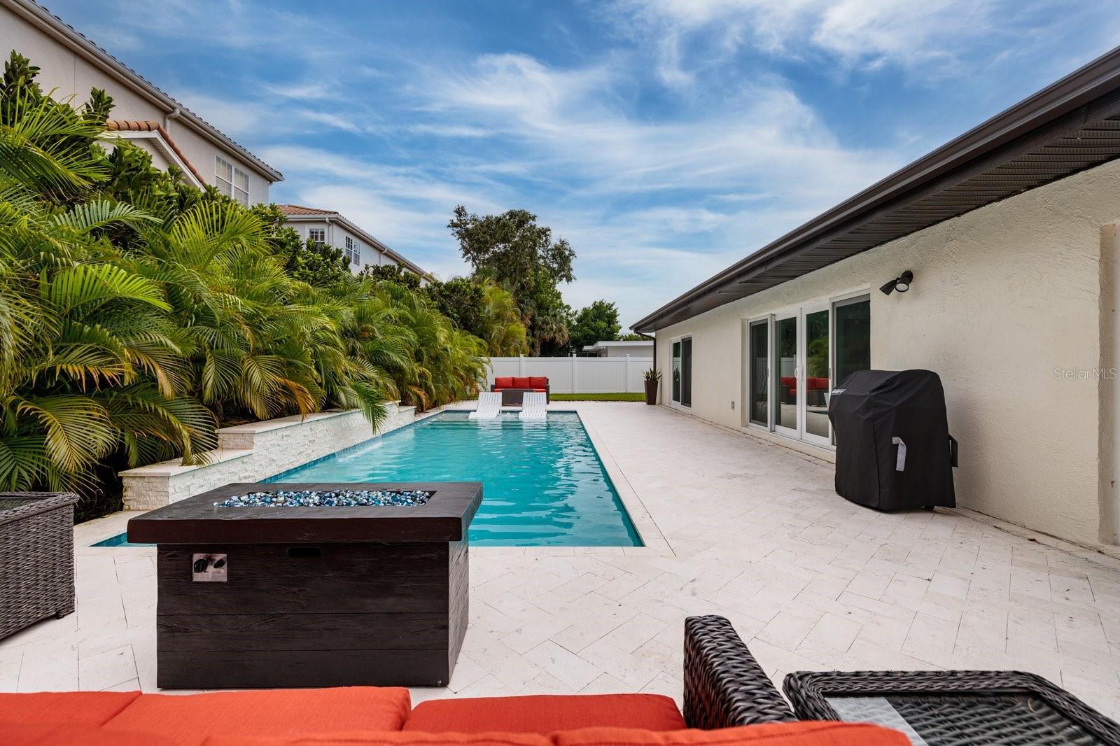 OVERLOOK DRIVE ESTATE - Residential