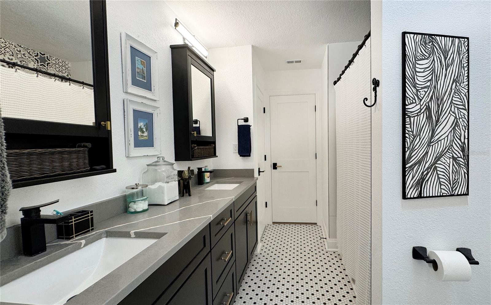 OVERLOOK DRIVE ESTATE - Residential