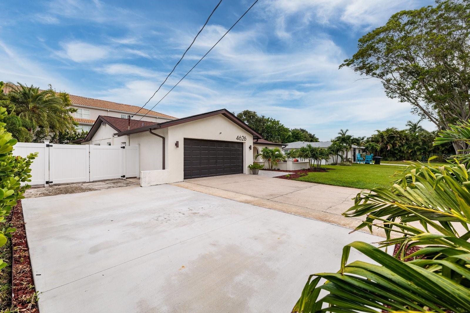 OVERLOOK DRIVE ESTATE - Residential