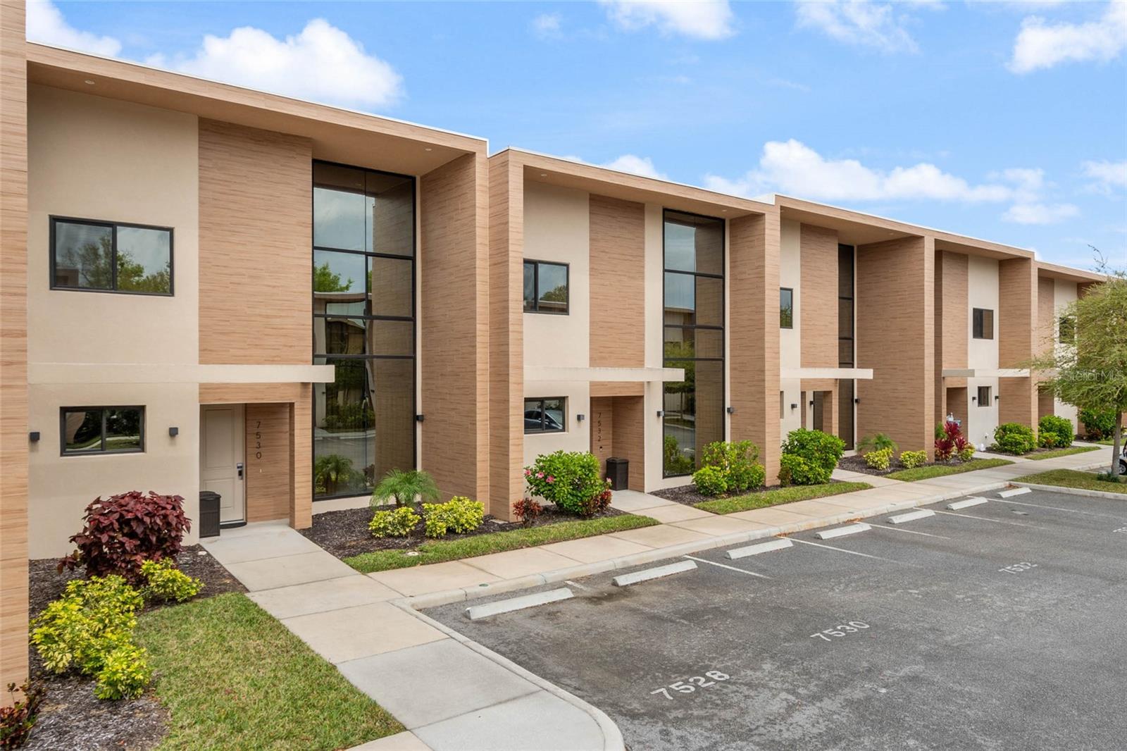 MAGIC VILLAGE RESORT - Residential Lease